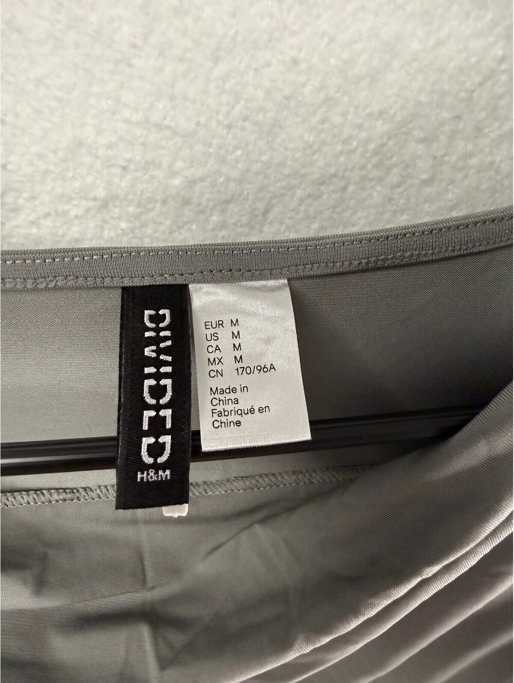 H&M Divided Women's Gray Long Sleeve Draped Top Size M - Picture 3 of 3
